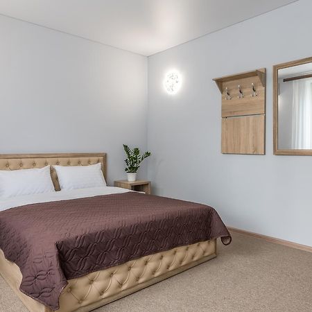 Aqua Marina Hotel Херсон Екстериор снимка