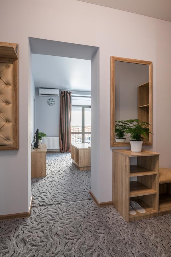 Aqua Marina Hotel Херсон Екстериор снимка